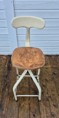 Image 4 of Chaise Nicolle, modèle haut, assise bois, dossier "queue de baleine"