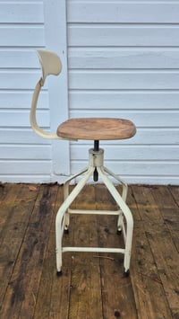 Image 1 of Chaise Nicolle, modèle haut, assise bois, dossier "queue de baleine"