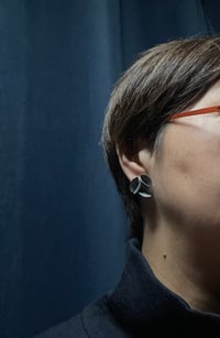 Image 3 of curly shell 3 elements earrings