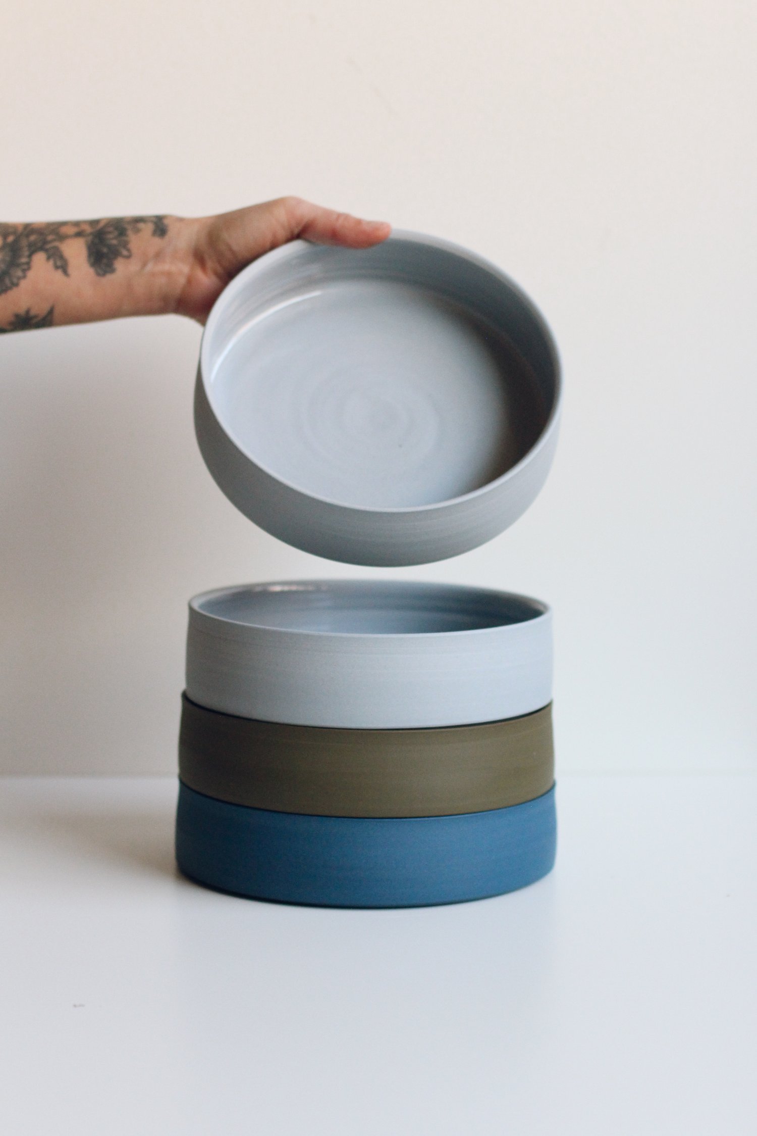 Image of Serving Bowl M / Various Shades