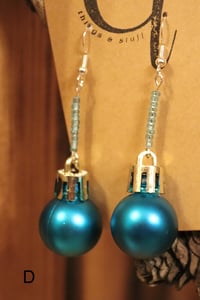 Image 7 of kleine weihnachtskugel ohrringe