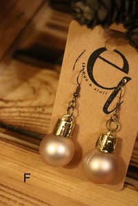 Image 3 of kleine weihnachtskugel ohrringe