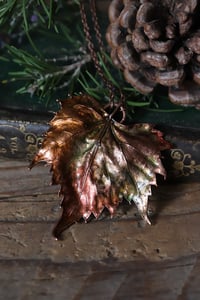 Image 3 of Vera foglia di tiglio della Mongolia elettroformata in rame con patina autunnale 