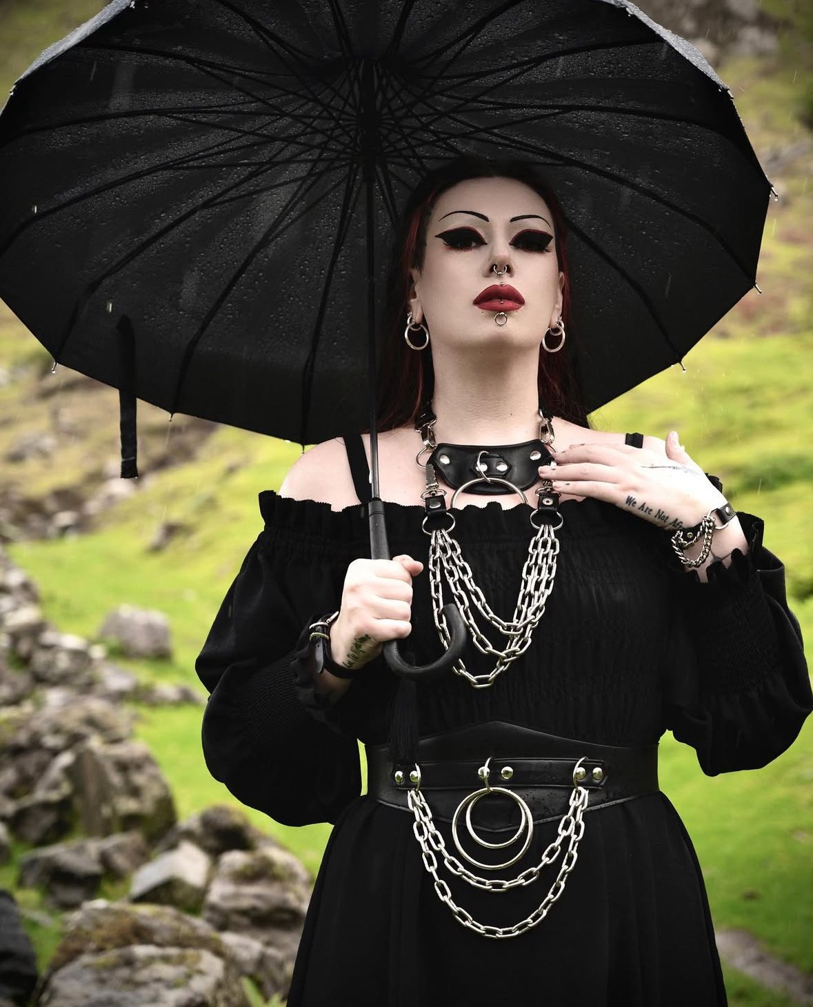 Double ring double chain cincher vegan leather