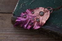 Image 2 of Vera foglia di faggio con patina viola - Sotto la superficie (le irlandesi)