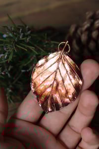 Image 4 of Vera foglia di faggio elettroformata in rame con patina ossidata