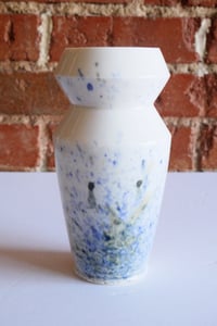 Image 2 of Double-diamond vase - porcelain