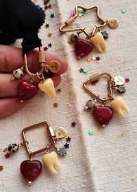 Image 1 of Dente 🦷✨ - La Chiusura, La Spilla e Il Mono orecchino 