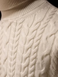 Image 1 of Maglione Dolcevita Treccia Lana Merino Extrafine Panna