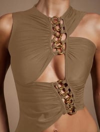 Image 1 of SKYNLYDRESS - Top sirène avec découpes et détails de chaîne