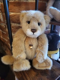 Image 1 of Charlie Bears "Savanah" baby lion
