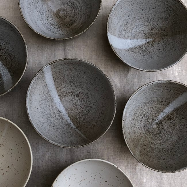 Bols en grès couleurs variées 