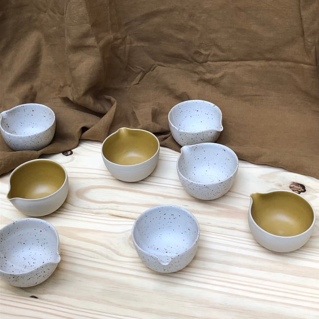 Petits bols à bec verseur