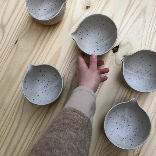 Petits bols à bec verseur