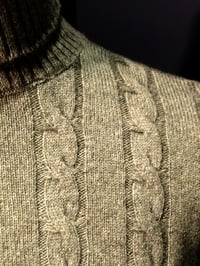 Image 1 of Maglione Dolcevita Treccia in Lana Merino Lambswool Verde 