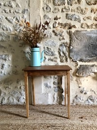Image 1 of Petite table en bois ancienne 