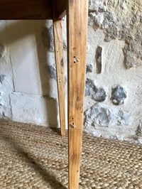 Image 13 of Petite table en bois ancienne 