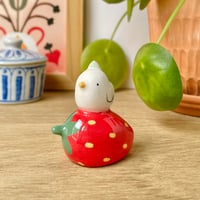 Image 1 of mini canard sur la fraise