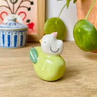 Image 2 of mini canard sur la poire