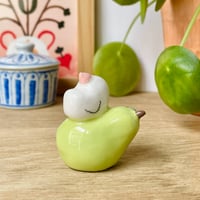 Image 3 of mini canard sur la poire