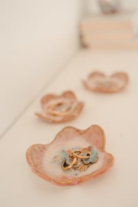 Image 1 of Platet Aura