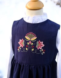 Image 17 of Festkjole med bunadsbroderi