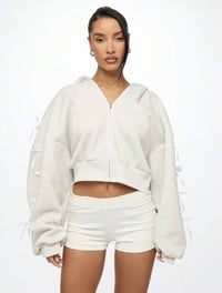 Image 7 of SKYNLYDRESS - Sweat-shirt à capuche court d'été Society avec manches à nœud