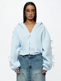 Image 9 of SKYNLYDRESS - Sweat-shirt à capuche court d'été Society avec manches à nœud