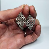 Image 7 of Boucles d'oreilles argent alvéoles "Ruche"