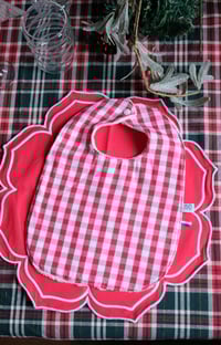 Image 1 of Bavoir reversible vichy rouge