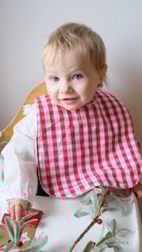 Image 6 of Bavoir reversible vichy rouge