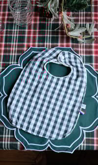 Image 1 of Bavoir reversible vichy sapin