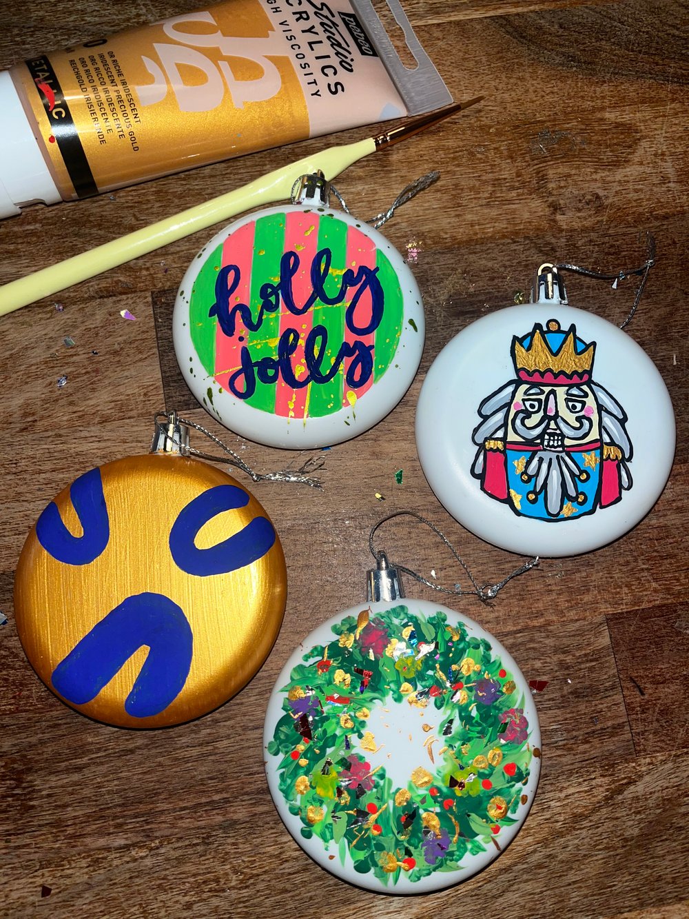 Image of Festive Sip and Paint Bauble Workshop