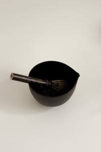 Image 2 of chawan in black | katakuchi