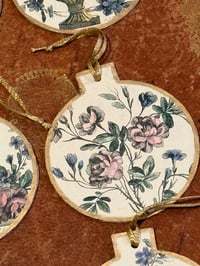 Image 4 of 6 boules de Noël planches XIX ème 