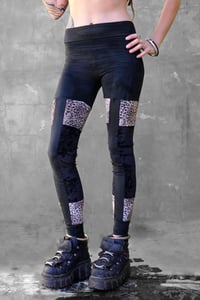 Image 3 of TSURARA LEGGINGS | SUEDINE & LEOPARD VERSION