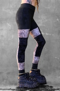 Image 7 of TSURARA LEGGINGS | SUEDINE & LEOPARD VERSION