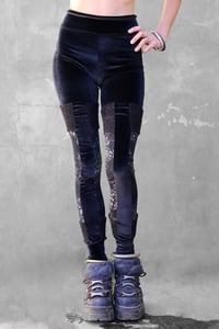 Image 1 of TSURARA LEGGINGS | VELVET &  SILVER PRINT VERSION