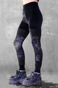 Image 9 of TSURARA LEGGINGS | VELVET &  SILVER PRINT VERSION