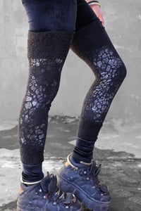 Image 5 of TSURARA LEGGINGS | VELVET &  SILVER PRINT VERSION
