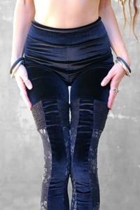 Image 2 of TSURARA LEGGINGS | VELVET &  SILVER PRINT VERSION