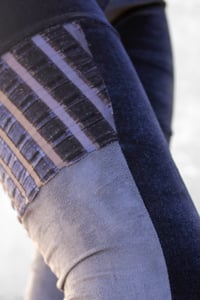 Image 5 of TSURARA LEGGINGS | VELVET & STRIPPED VELVET VERSION