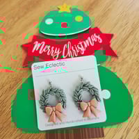 Image 2 of Textured Wreath with Bow