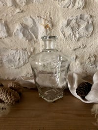 Image 1 of Carafe ancienne en verre raisins 