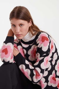 Image 2 of Jersey de punto jacquard con estampado corazón flor