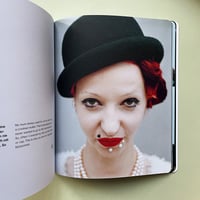 Image 3 of Hamburgs Heads and Hats (Foto Buch)