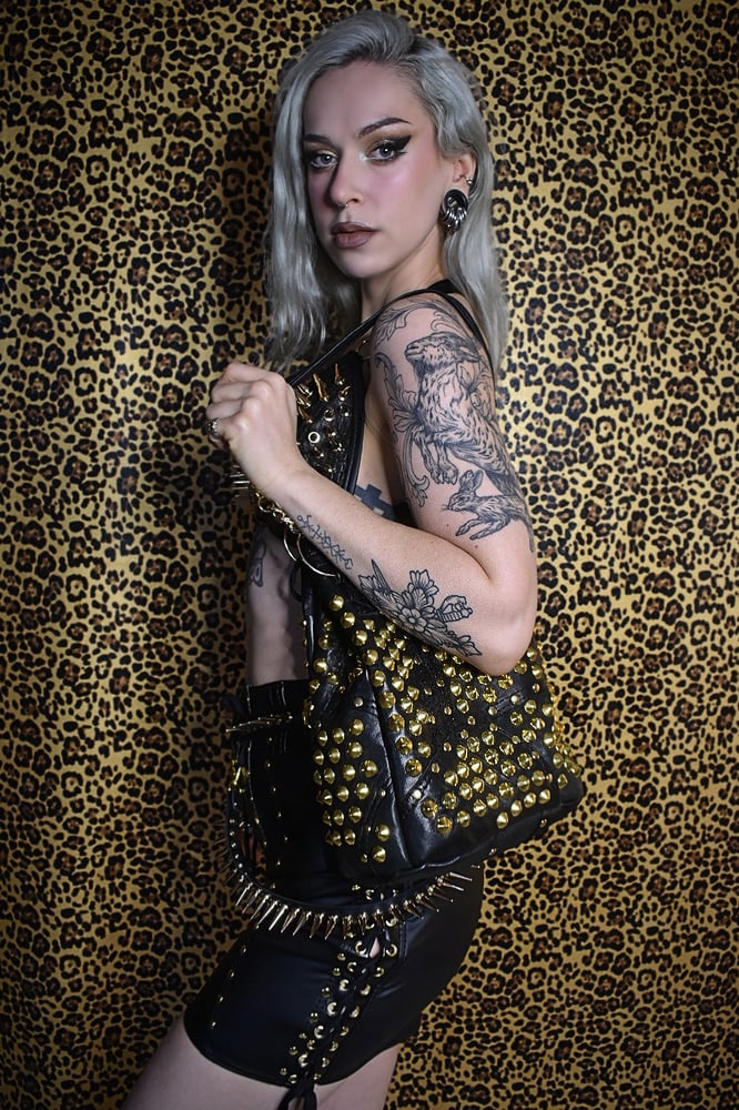 Image of GOLD LEATHER BUCKET BAG