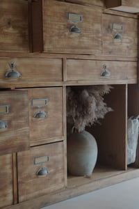 Image 5 of Grande armoire parisienne / meuble de métier - ancien 