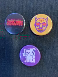 3 X pin/badges