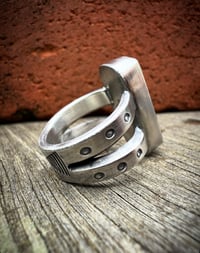 Image 4 of WL&A Handmade Ingot Old Style Split Band Black Jack Blue Ribbon Turquoise Ring - Size 6.5